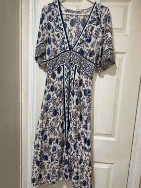 Floral V-Neck Midi Dress in Blue and Cream